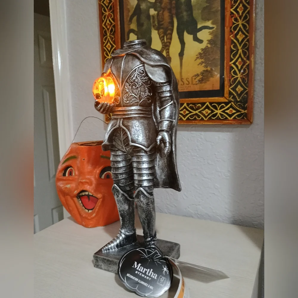 Martha Stewart Headless Horseman LED Pumpkin Statue Halloween Figure NWT - Picture 2 of 6